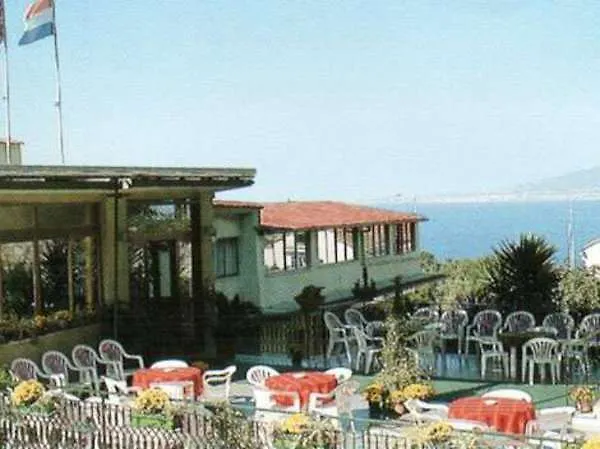 Cavour 3* سورينتو